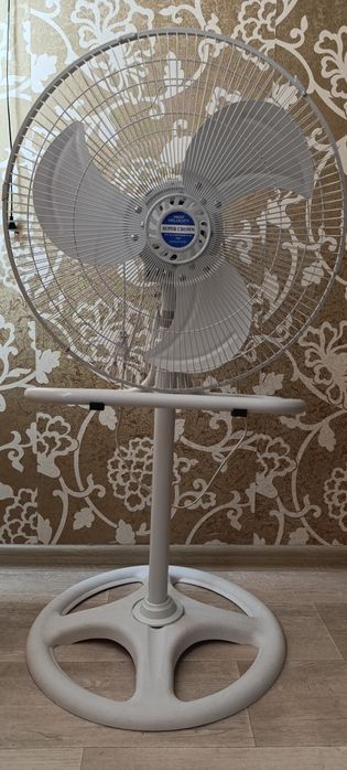 Продаются вентилятор и 2 лопасти для  вентилятора