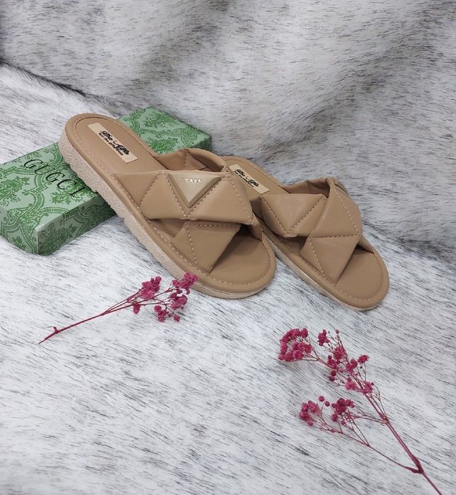 Ayollar uchun oyoq kiyim