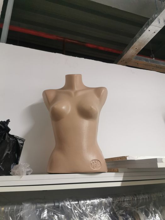 Манекены, стойки, полуторсы