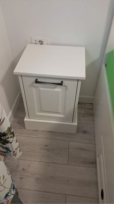 Vand mobila de dormitor 2 parti el/ea,  stare ca nou