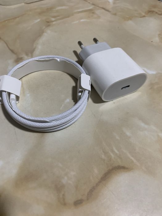 Оригинальная USB-C зарядка от iPhone 16 pro