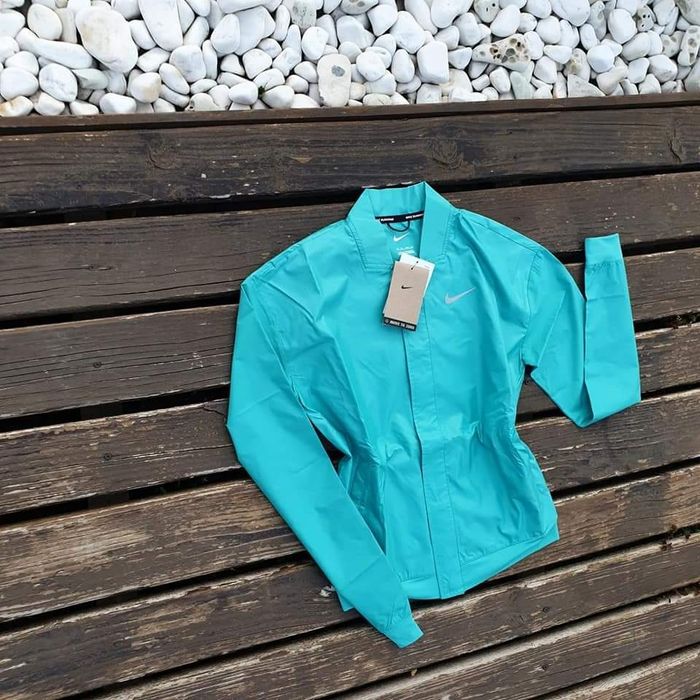 Дамско яке Nike зелен син цвят размер XS S M и L ветровка  ново