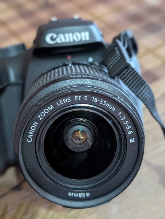 OFERTA Aparat foto DSLR CANON EOS 4000D, ca nou,Garantie