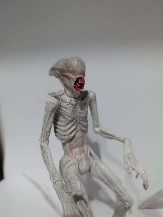 Продам фигурку Чужой: Неоморф