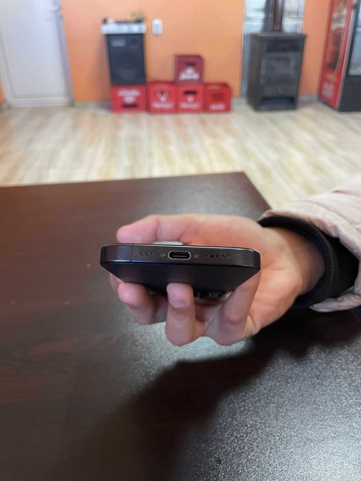 Продавам iPhone 15 pro 128 GB