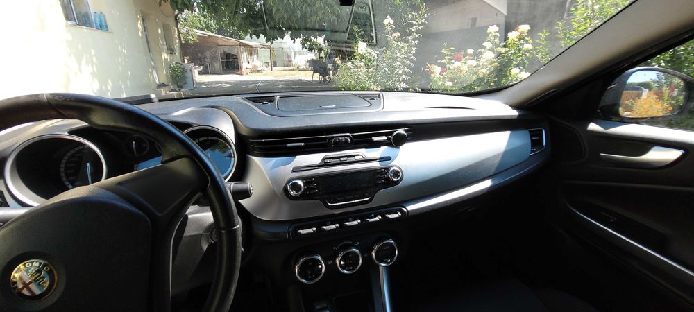 Vand - Alfa Romeo Giulietta, masina se poate vinde si pentru RABLA