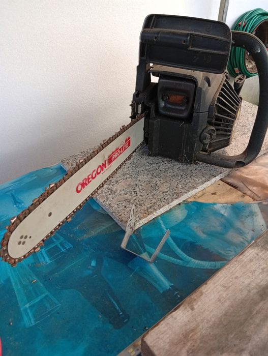 Mcculoch drujbă și trimer tăiat gard viu