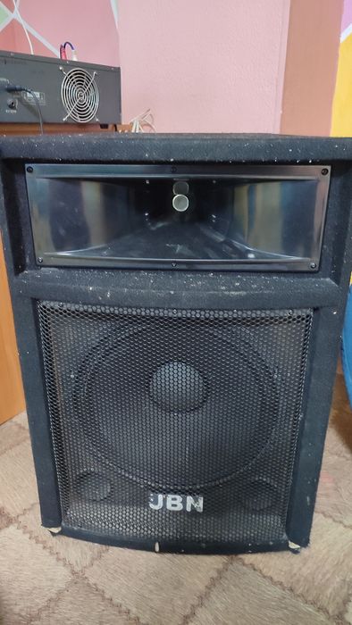 Продам усилитель и 2 пассивные колонки!!