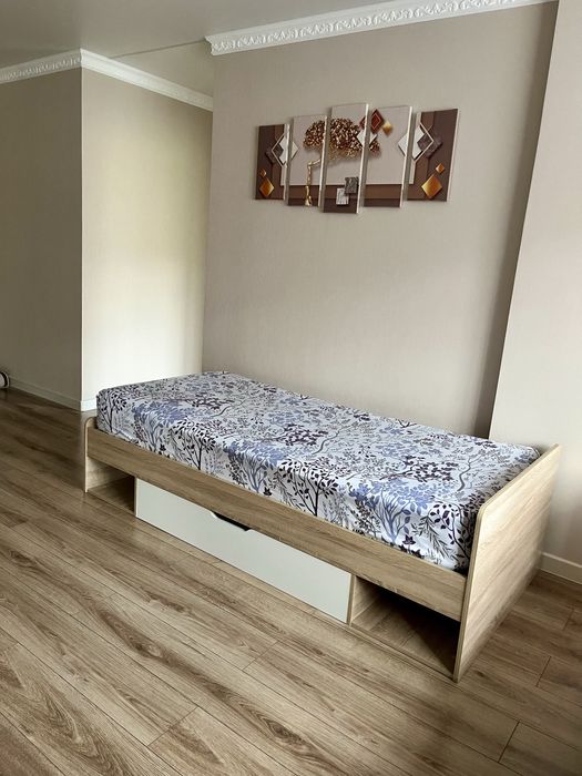 Продам кровать с матрасом