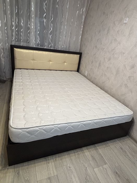 Кровать двухспальняя