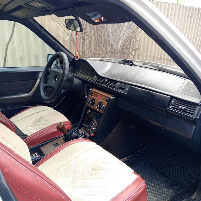 Продаю Мерседес 124 е230