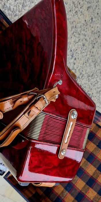 Acordeon italian Guerrini cu 60 basi