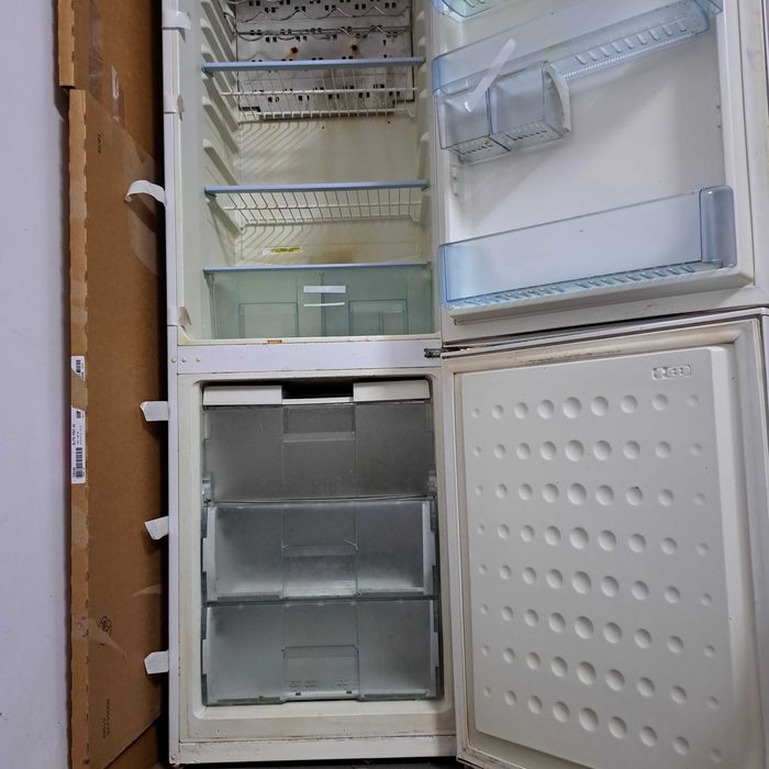 Combina frigorifica Arctic.