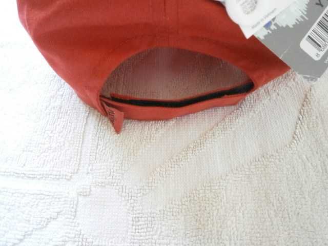 Юношеска шапка с козирка