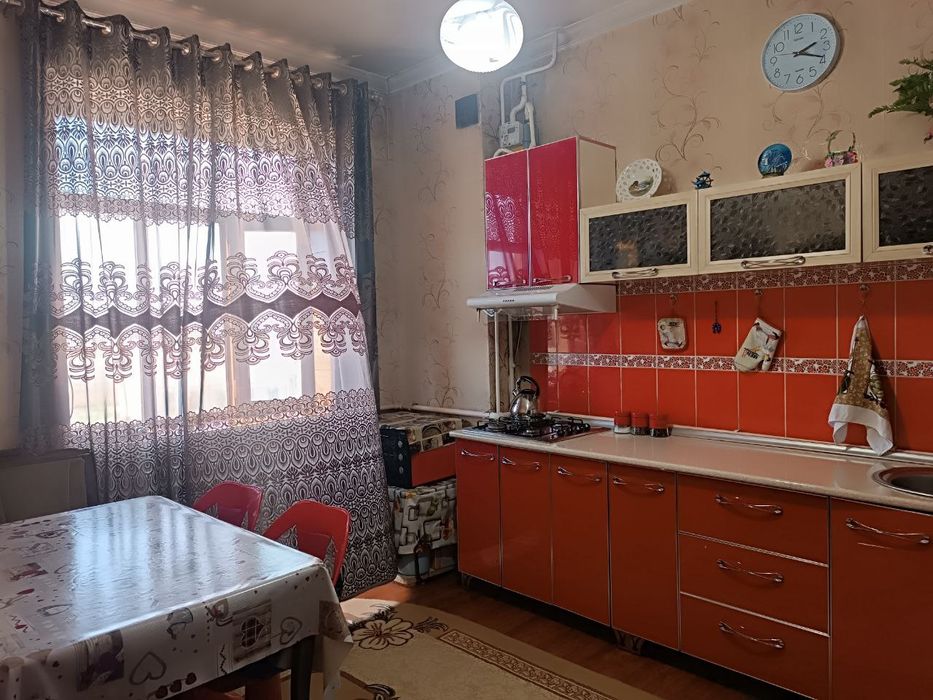 Продаётся кв на проспекте 6 каватли бино
5 кават
2 хонали
65кв м
Гиштл