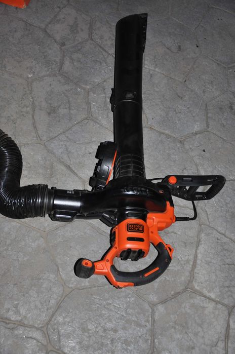 suflanta si aspirator frunze Black&Decker 3000w cu rucsac