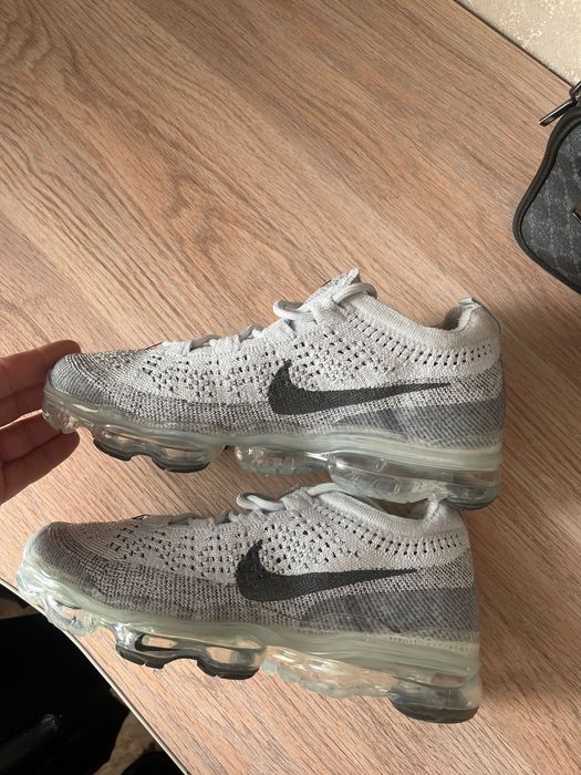 Продам кроссовки