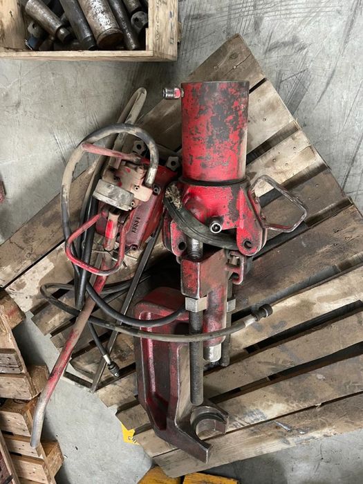 Presă hidraulică mobilă pentru zale