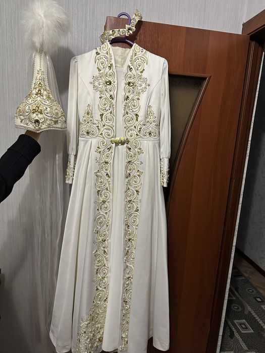 Продам платья на свадьбу,узату 44-46 размер