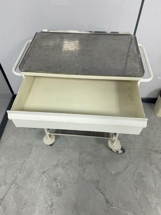 Процедурный столик ( Манипуляционный )