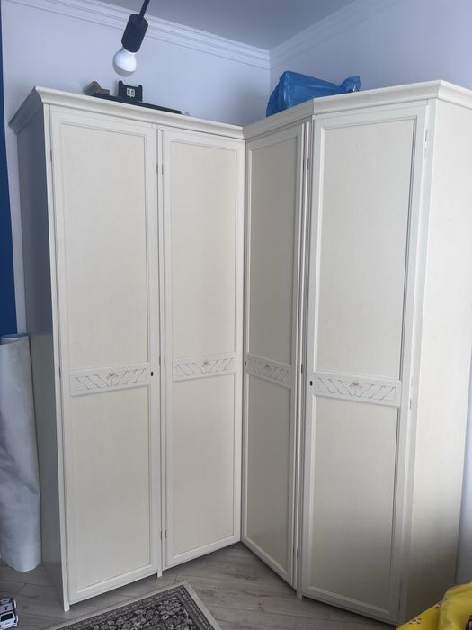 Продам большой угловой шкаф