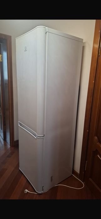 Холодильник Индезит 180 см