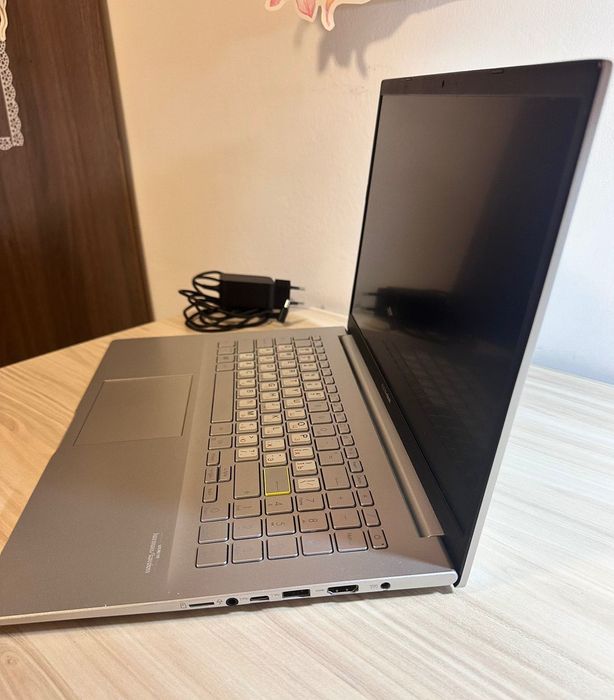 Лаптоп ASUS VivoBook 15-i5 16GB RAM /512GB SSD