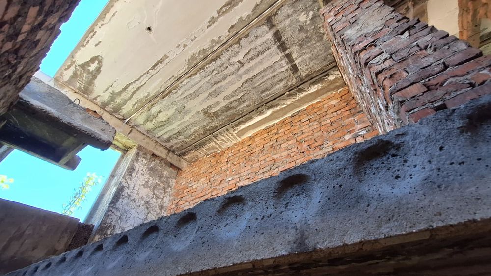 Продам землю с домом и коттеджем