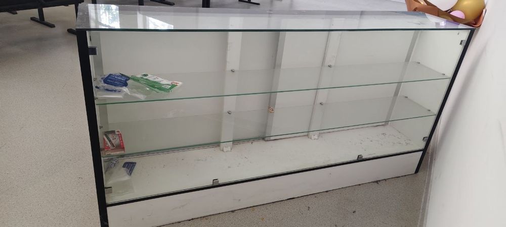 Витрина продается срочно