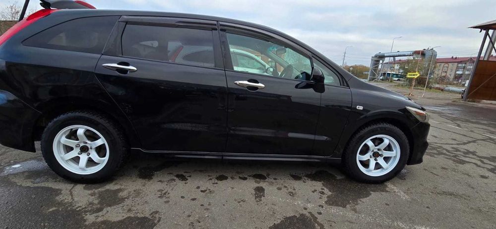 Honda Stream (Минивен 7 мест)