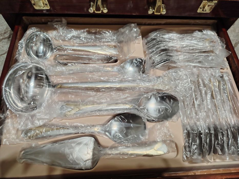 Кейс(чемодан) столовый набор от немец. бренда Millerhaus - 72 прибора