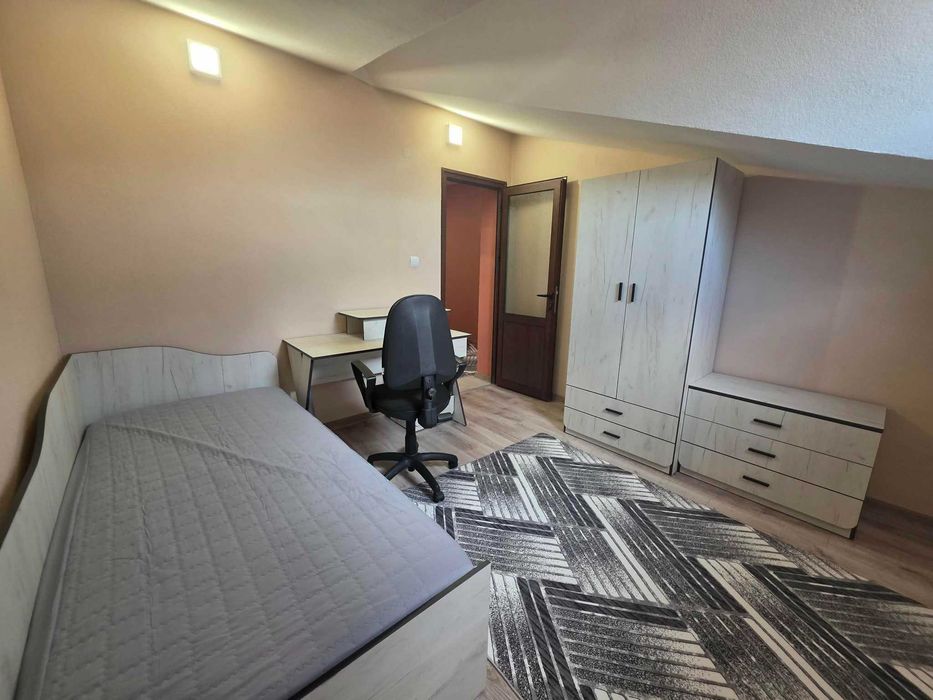 Просторен апартамент с три спални в кв.Каменни,гр. Хасково