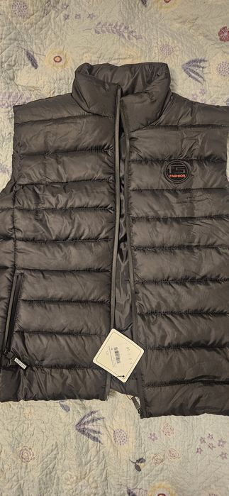 Жилет, безрукавка