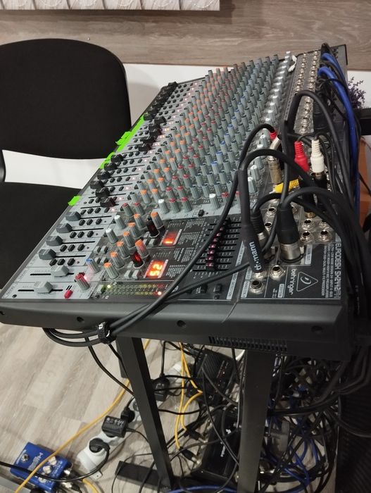 Vând mixer audio analogic