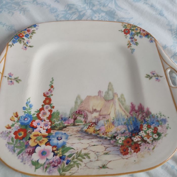 Порцеланов поднос за сладки или ордьоври