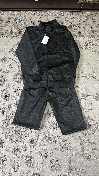 Продам спортивку летнюю