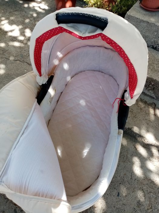 Количка с лятен. И зимен кош. Зимния  почти нов. С  едно  резервно  ко