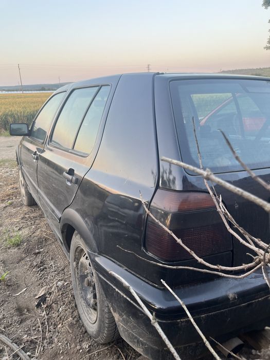 Продавам голф 3 на части