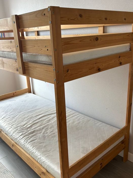 Продается двухъярусная детская кровать