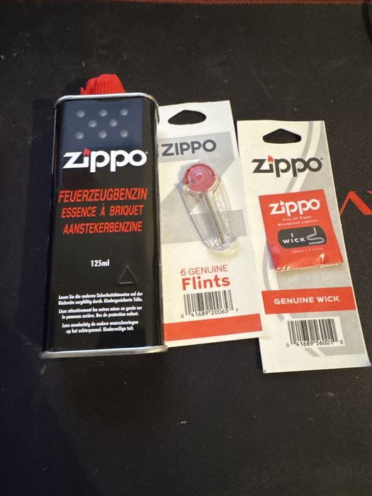 Bricheta zippo noua cu lichid flint si sfoara de reserva