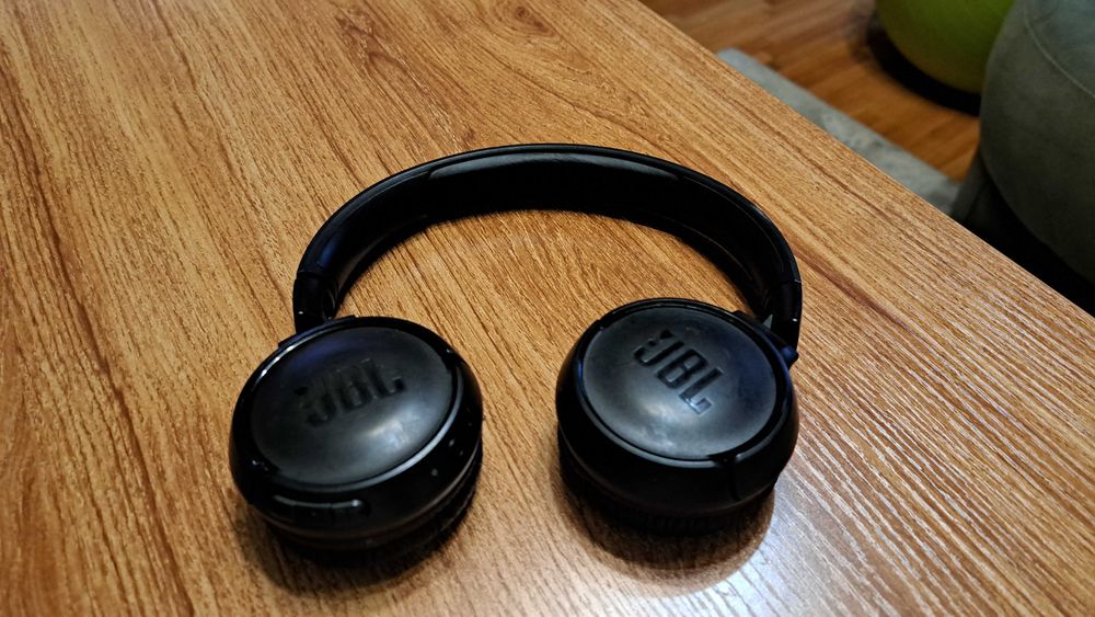 Безжични слушалки JBL T450BT