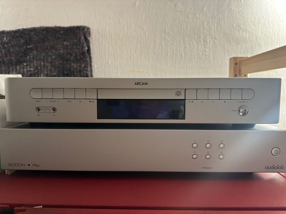 ARCAM solo si WHARFEDALE emerald