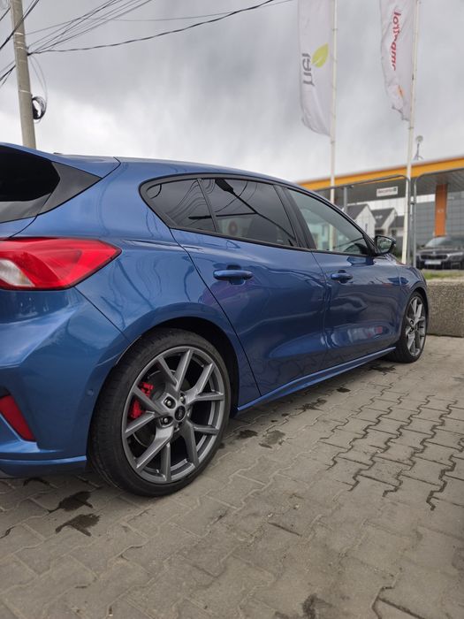 FORD Focus 2021 — imagine 8