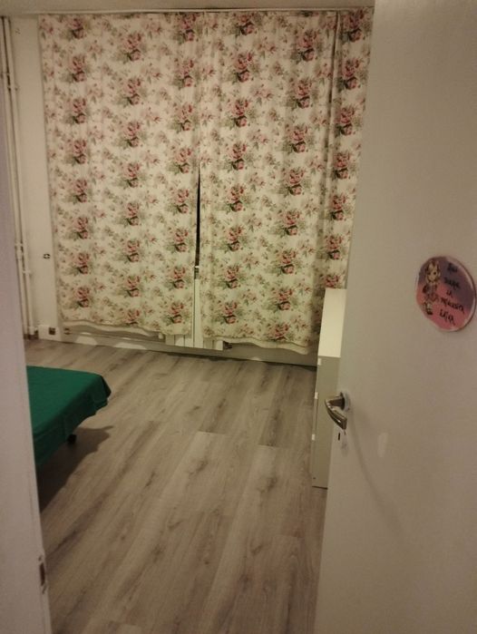 Vând apartament 3 camere decomandat strada cap. Ivan Anghelache etaj 1