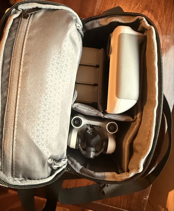 (като нов)Дрон DJI Mini 3 Pro + аксесоари Fly More Kit