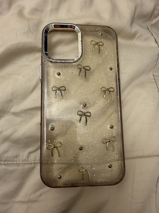 Продам 8 чехлов на iphone 12 pro для девочки