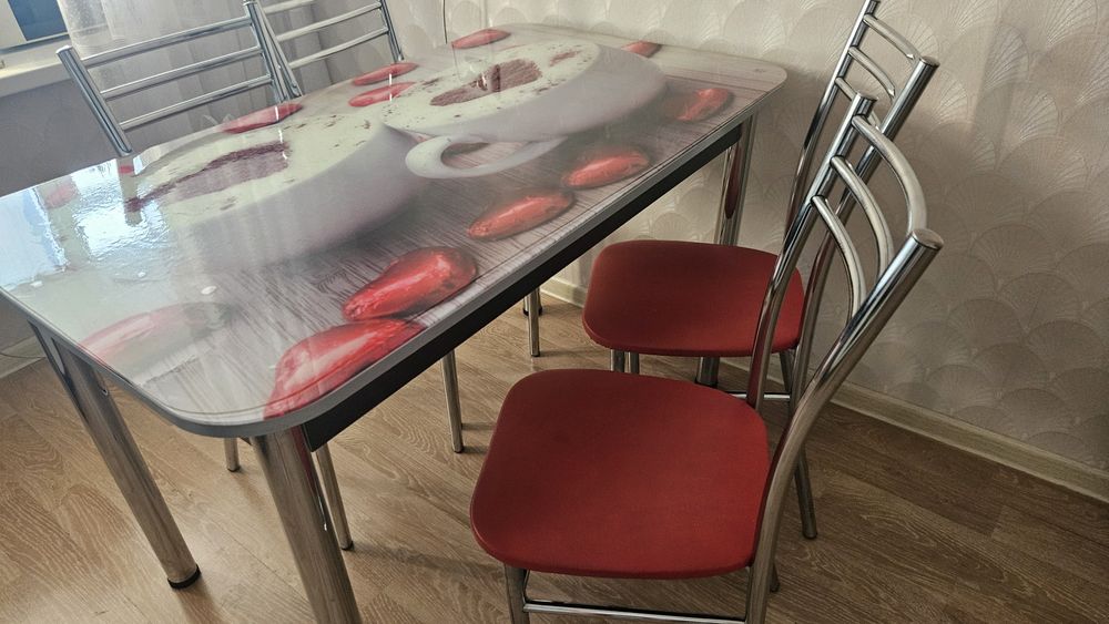 Продам кухонный стол и 4 стула