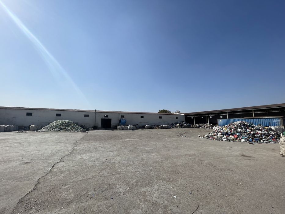 База 67 соток с раскрученным бизнесом в Охангарон промзона