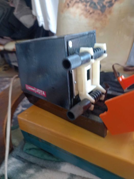 Ретро диапроектор Jota Slide, произведен от полската компания Prexer