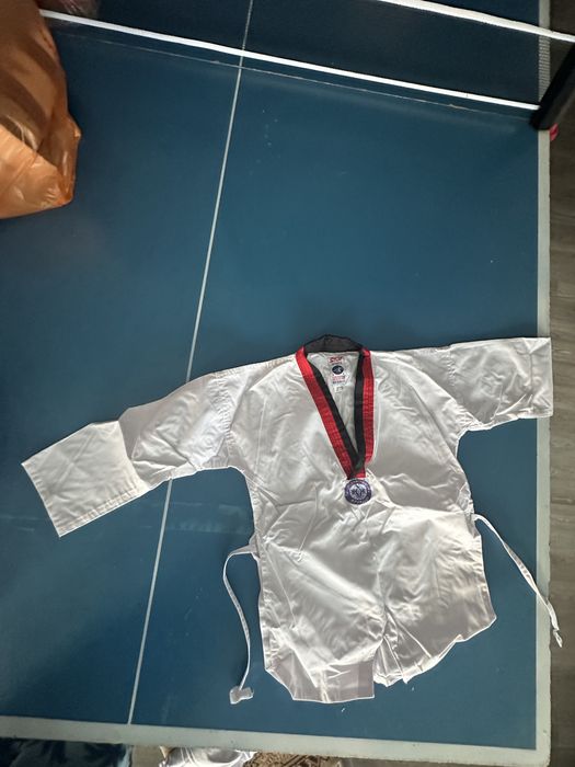 Экипировка для taekwando кимоно, защитка (щетки), пояса, перчатки
